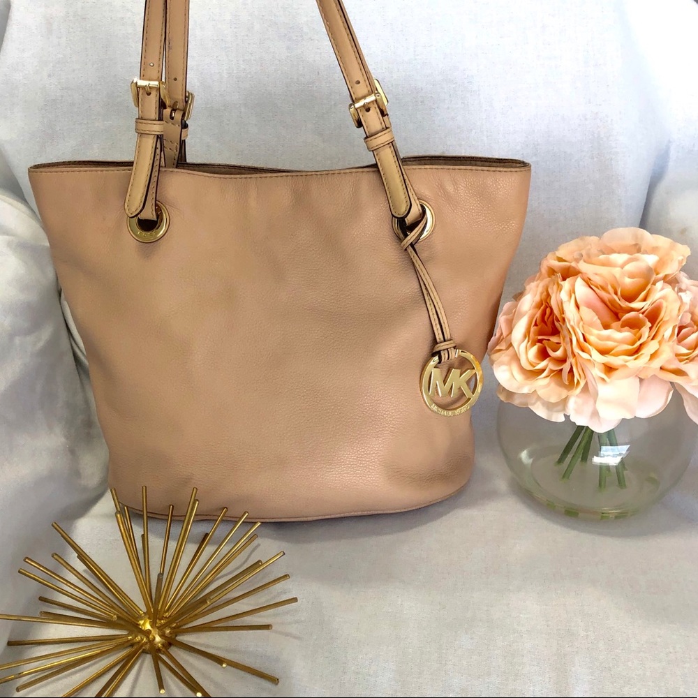 Michael Kors Jet Set Medium Tote